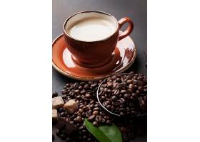 白咖啡与咖啡豆