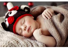 可爱的毛线帽子与宝宝