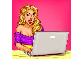 在笔记本电脑后面工作的金发女孩互联网博客_1472073