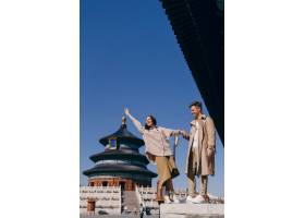 一对可爱的夫妇在中国北京探索旅游景点_6633969