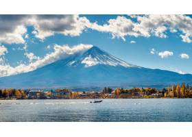 秋天季节和山富士在Kawaguchiko湖日本_10824591
