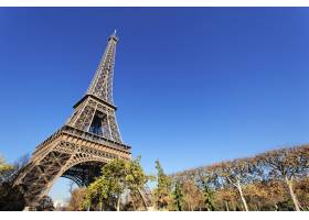 着名艾菲尔铁塔在巴黎在秋天