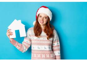 假日促销和房地产概念戴着圣诞老人帽的红