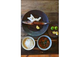 Daikonroro艺术和Sanma,萝卜泥艺术,梭子鱼,秋刀鱼盐烤,表,大酱汤